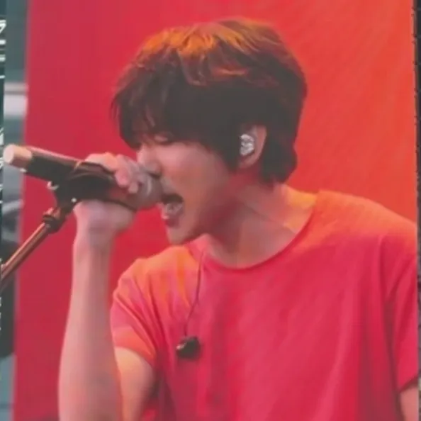 Behind-the-scenes cut of Lee Seungyoon