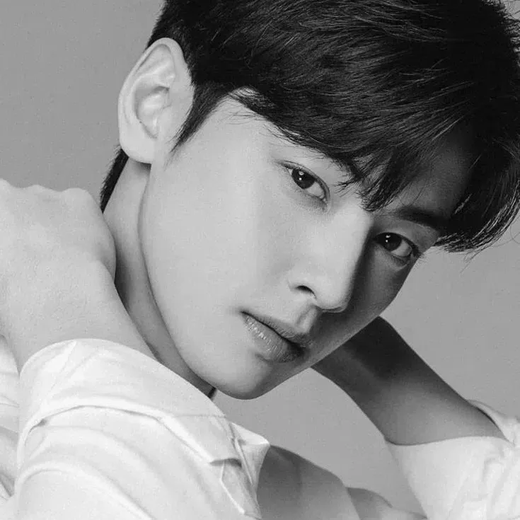 Latest photo of Cha Eunwoo