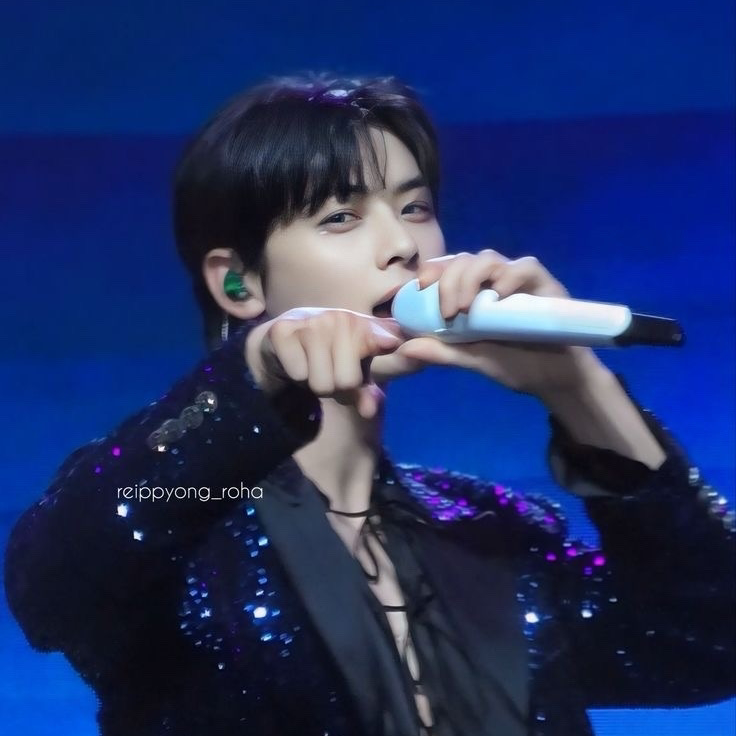 Behind-the-scenes cut of Cha Eunwoo