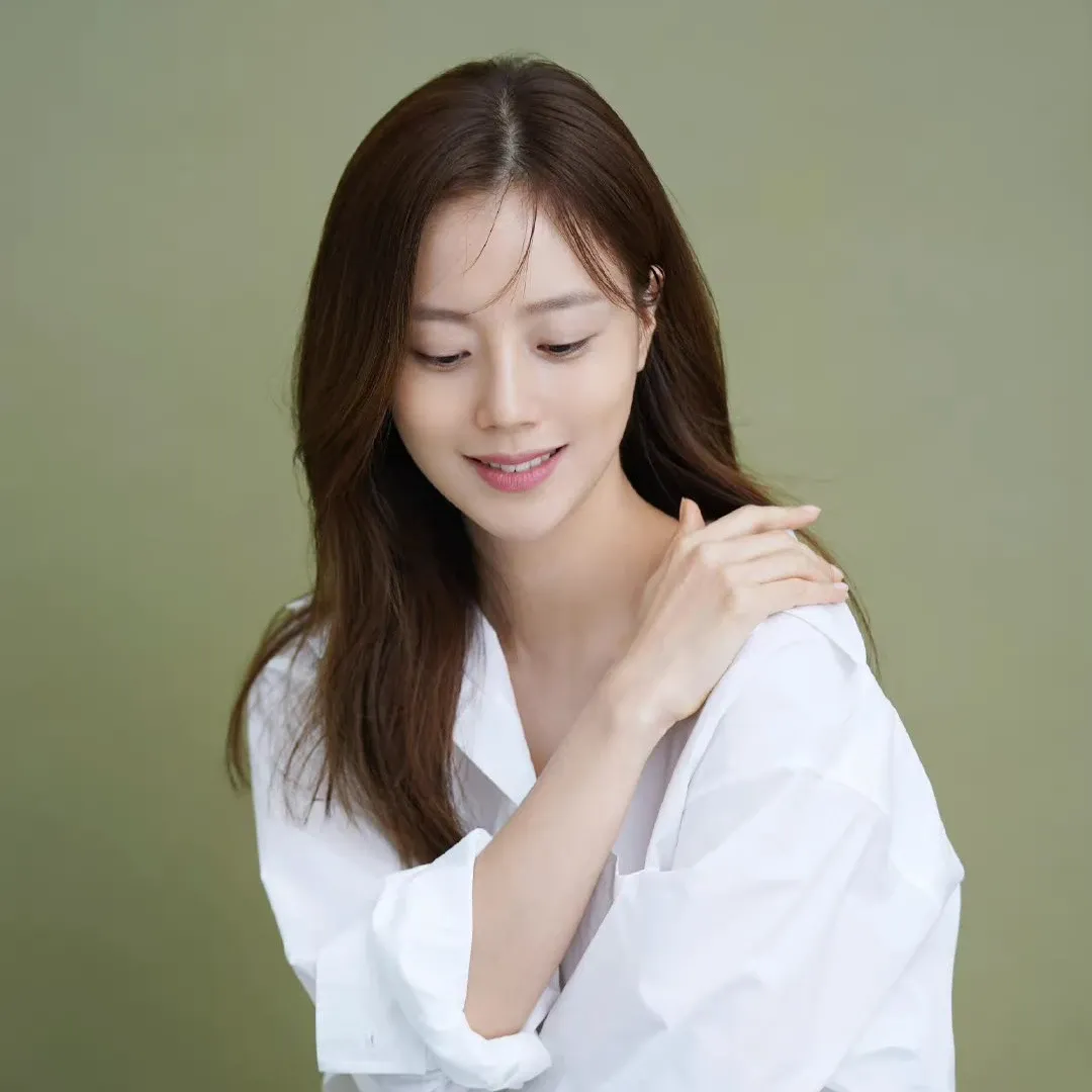 Recent activity shot of Moon Chaewon