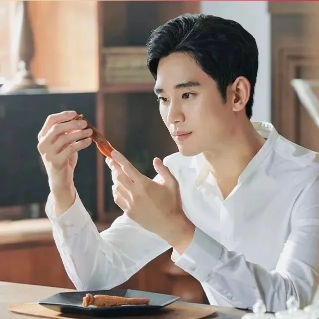 Recent activity shot of Kim Soohyun