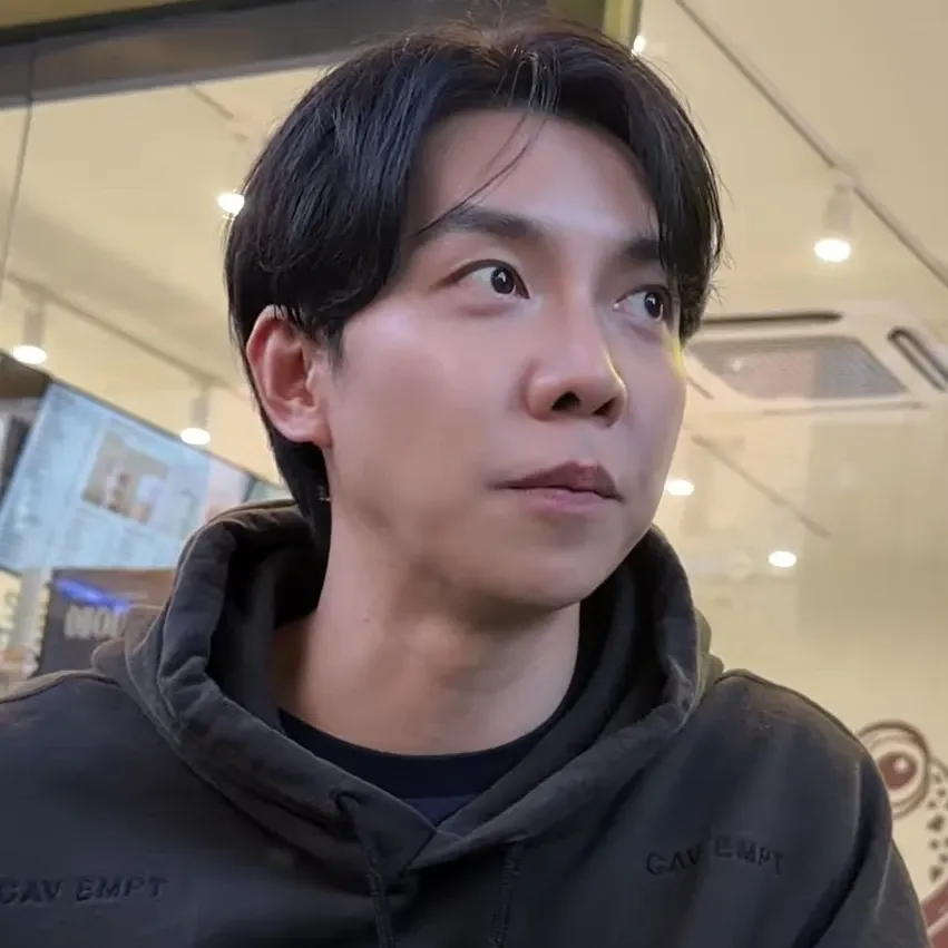 Foto terbaru dari Lee Seunggi