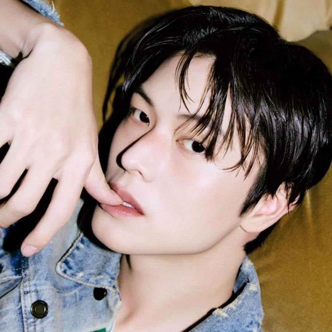 Behind-the-scenes cut of Yook Sungjae