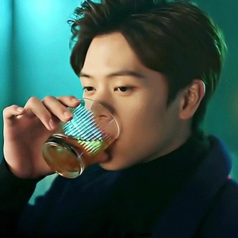 Behind-the-scenes cut of Yook Sungjae