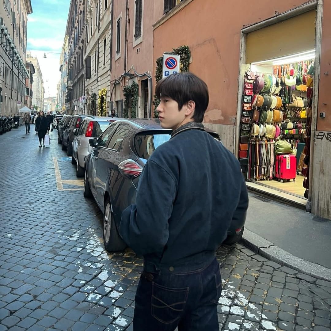 パク・ジニョンの最近の活動ショット