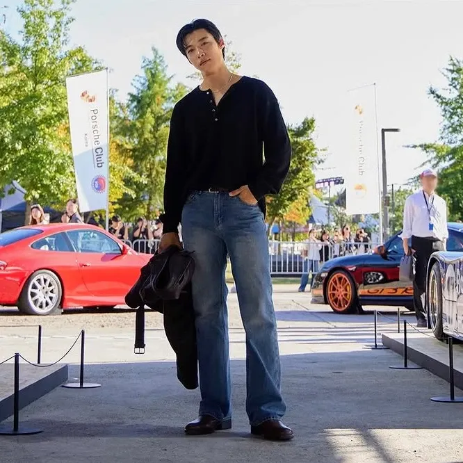 A moment captured by a fan of Woo Dohwan