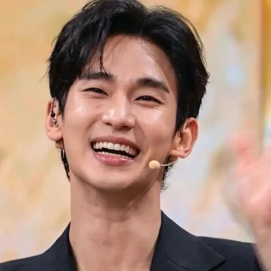 A moment captured by a fan of Kim Soohyun