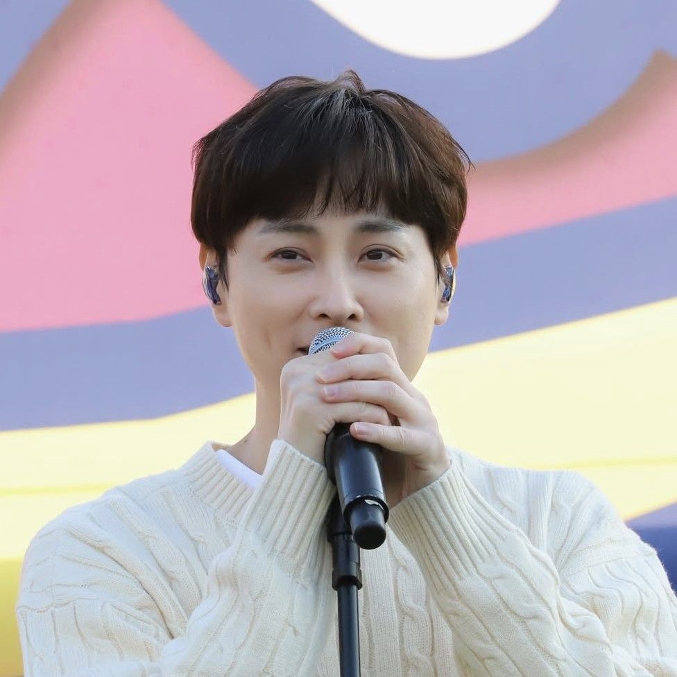 粉丝拍下的闵庚勋瞬间