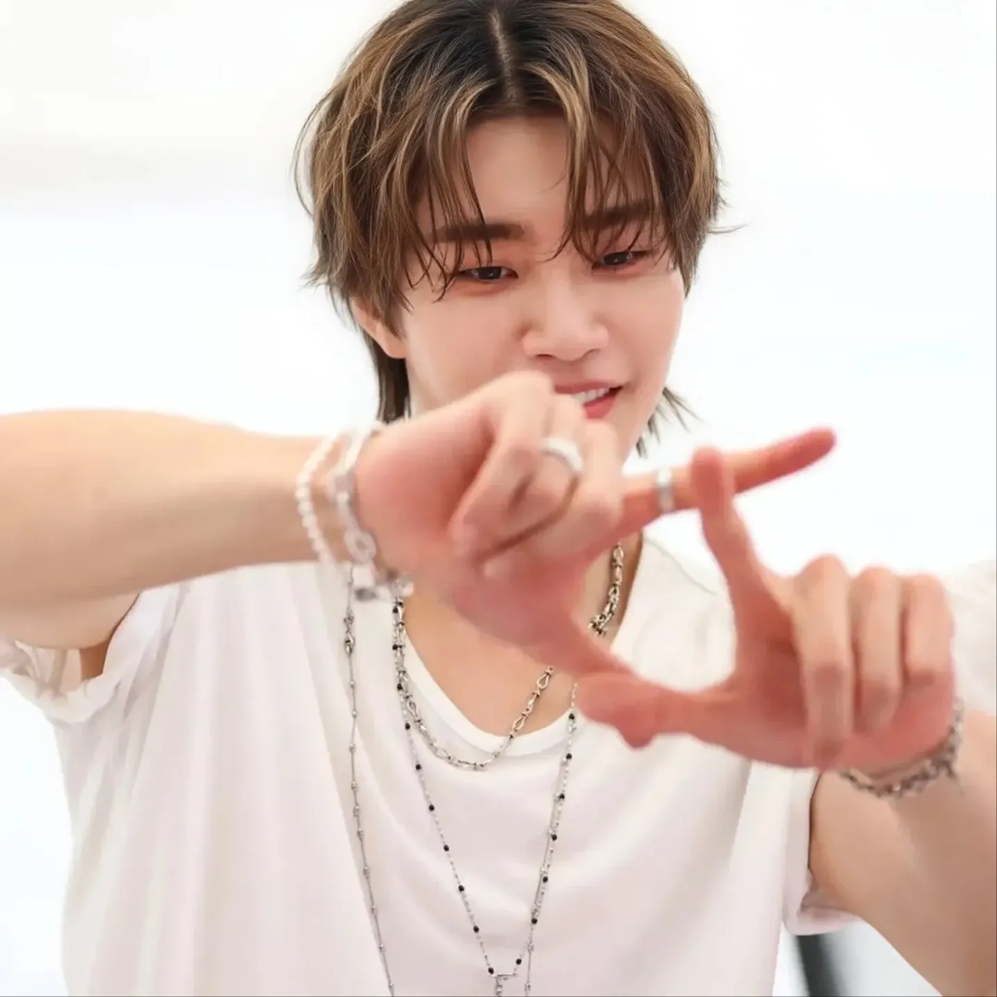 Behind-the-scenes cut of Kim Jaeyoung