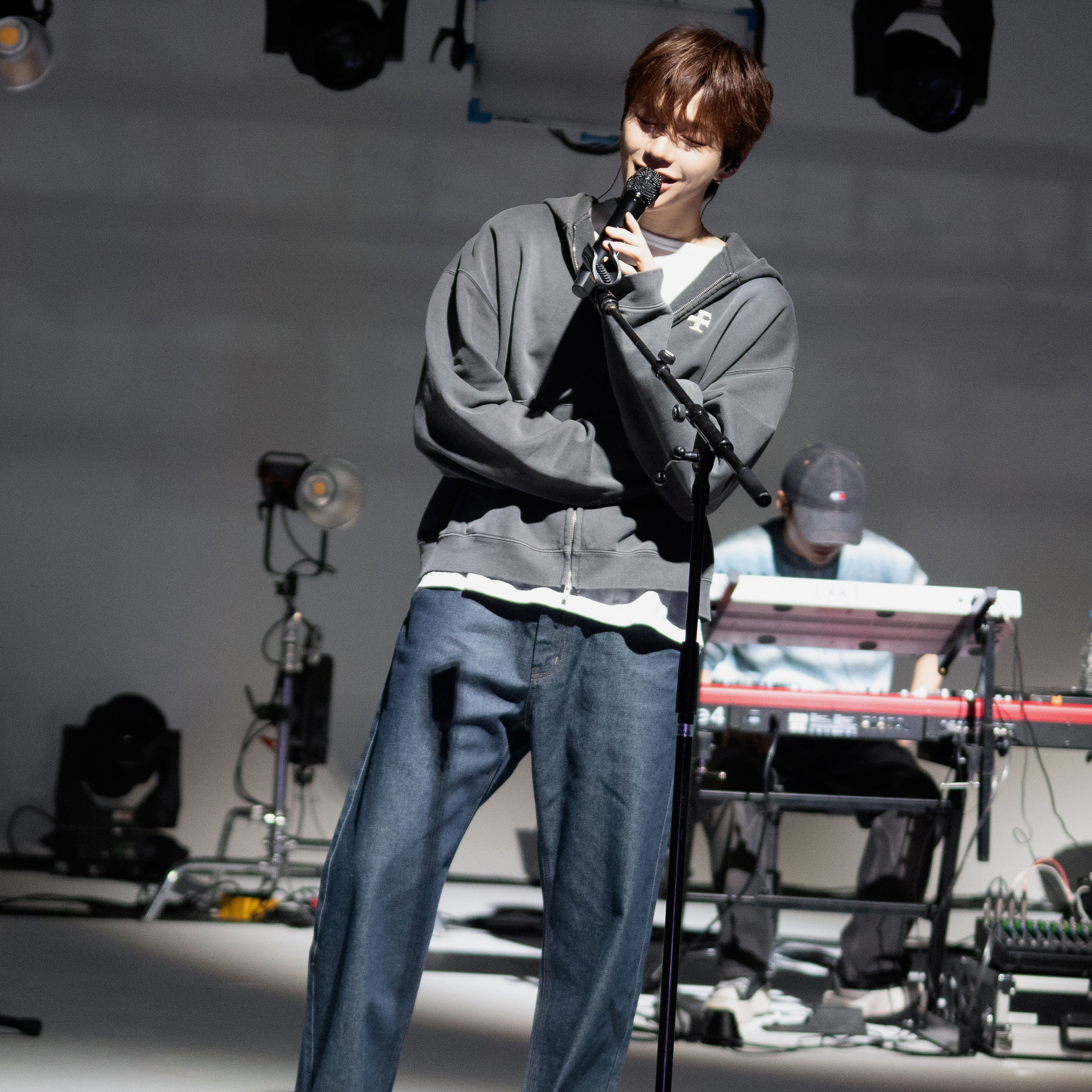 Behind-the-scenes cut of Secret Garden