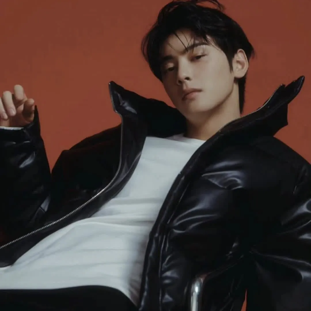 Behind-the-scenes cut of Cha Eunwoo