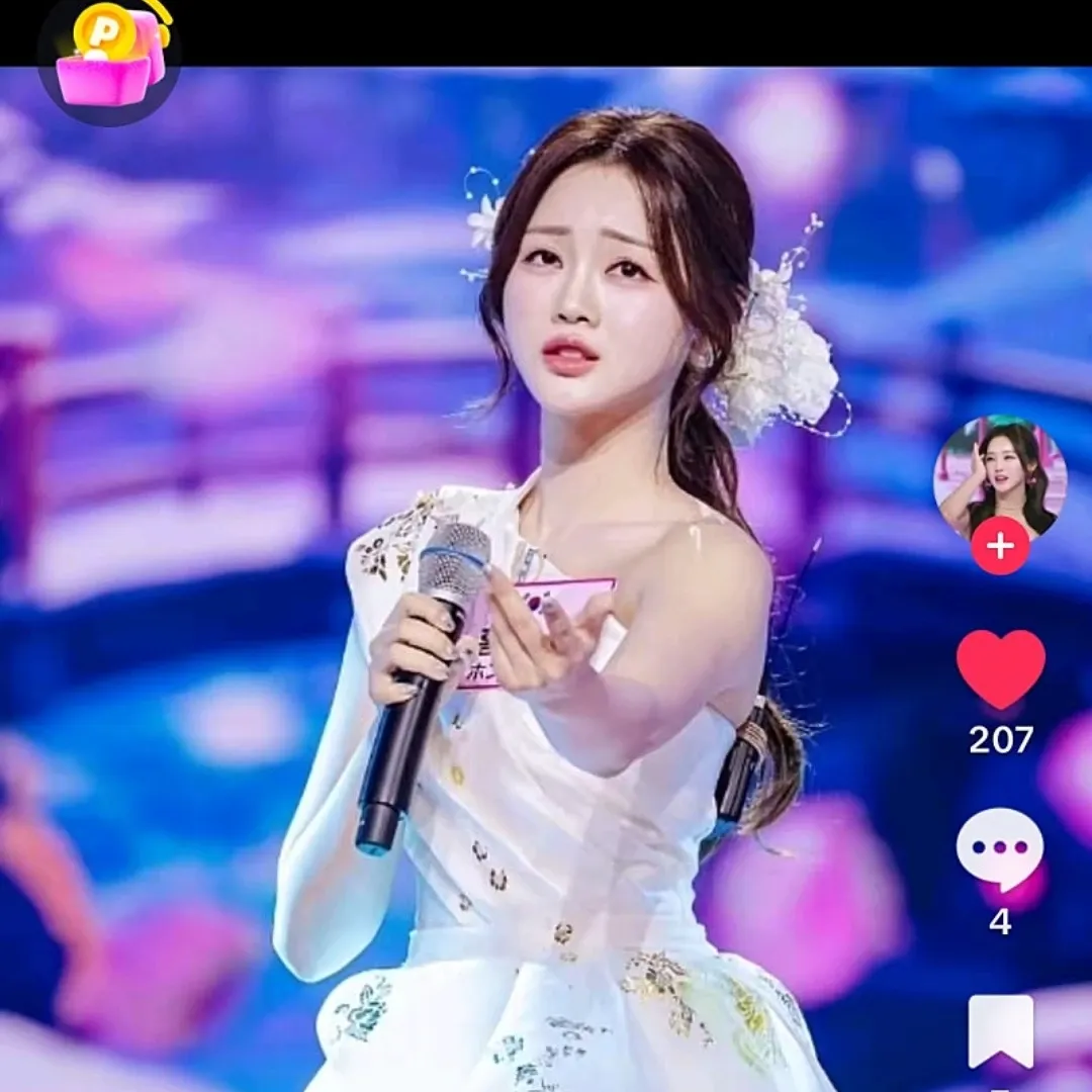 Momen yang diabadikan oleh penggemar Hong Jiyoon