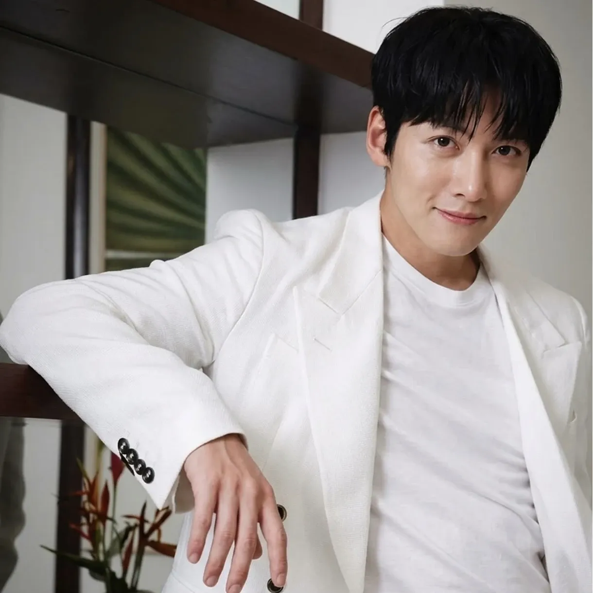 Behind-the-scenes cut of Ji Changwook