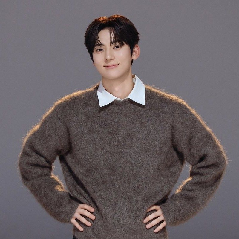 A moment captured by a fan of Hwang Minhyun