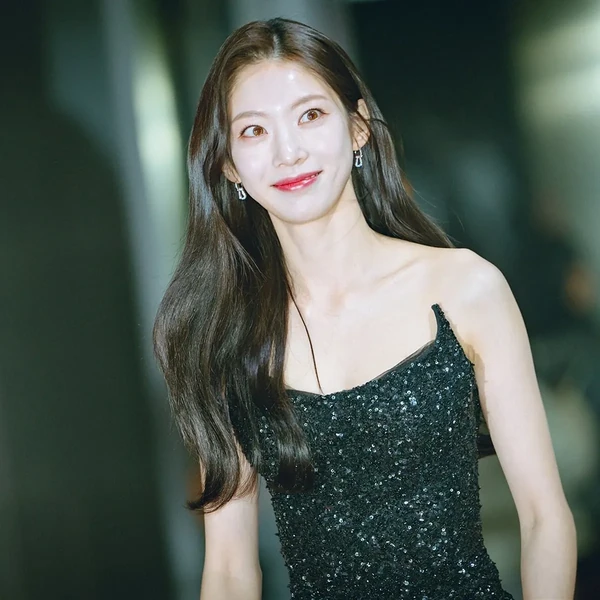 공승연의 매력을 담은 최애돌셀럽 대표 사진