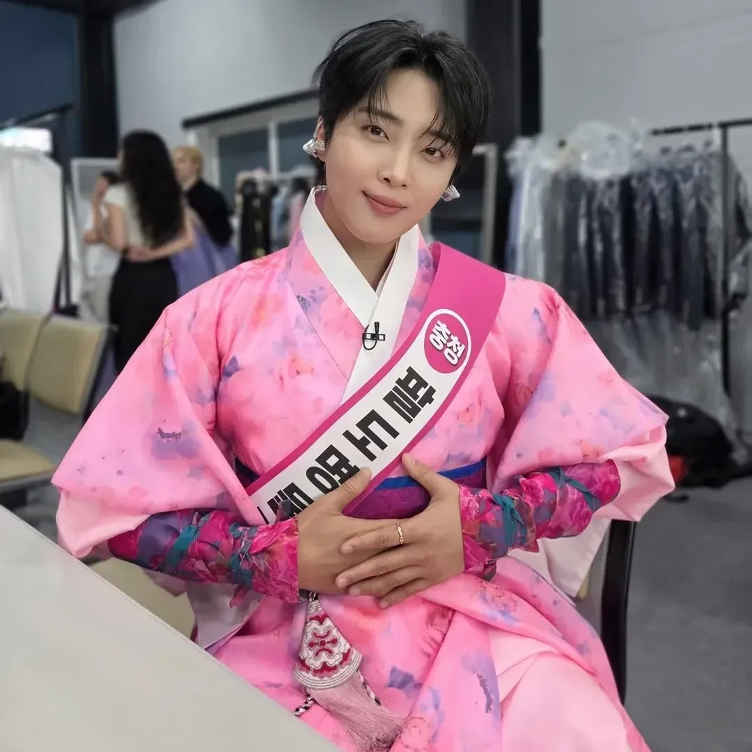 A moment captured by a fan of Hwang Yunsung
