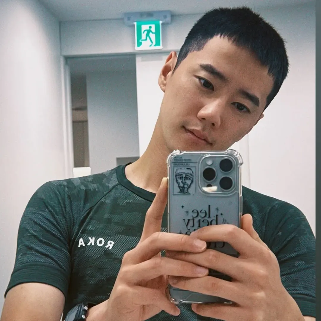 Behind-the-scenes cut of Lee Junyoung