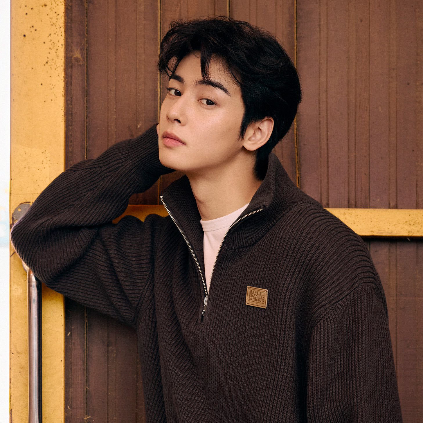 Behind-the-scenes cut of Cha Eunwoo