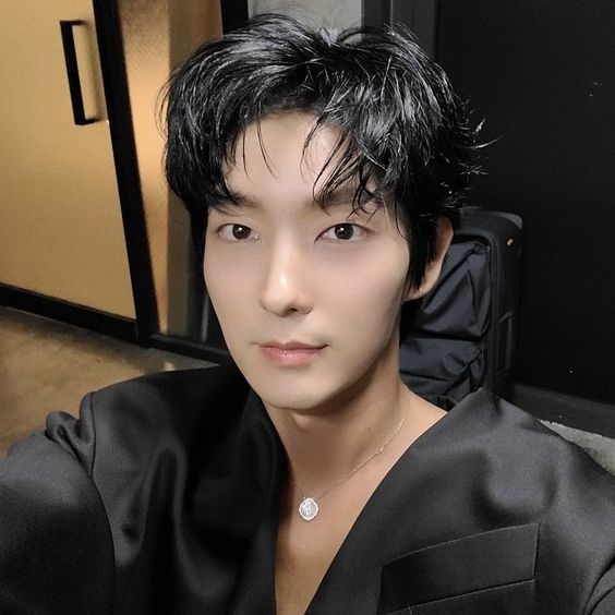 A moment captured by a fan of Lee Joongi