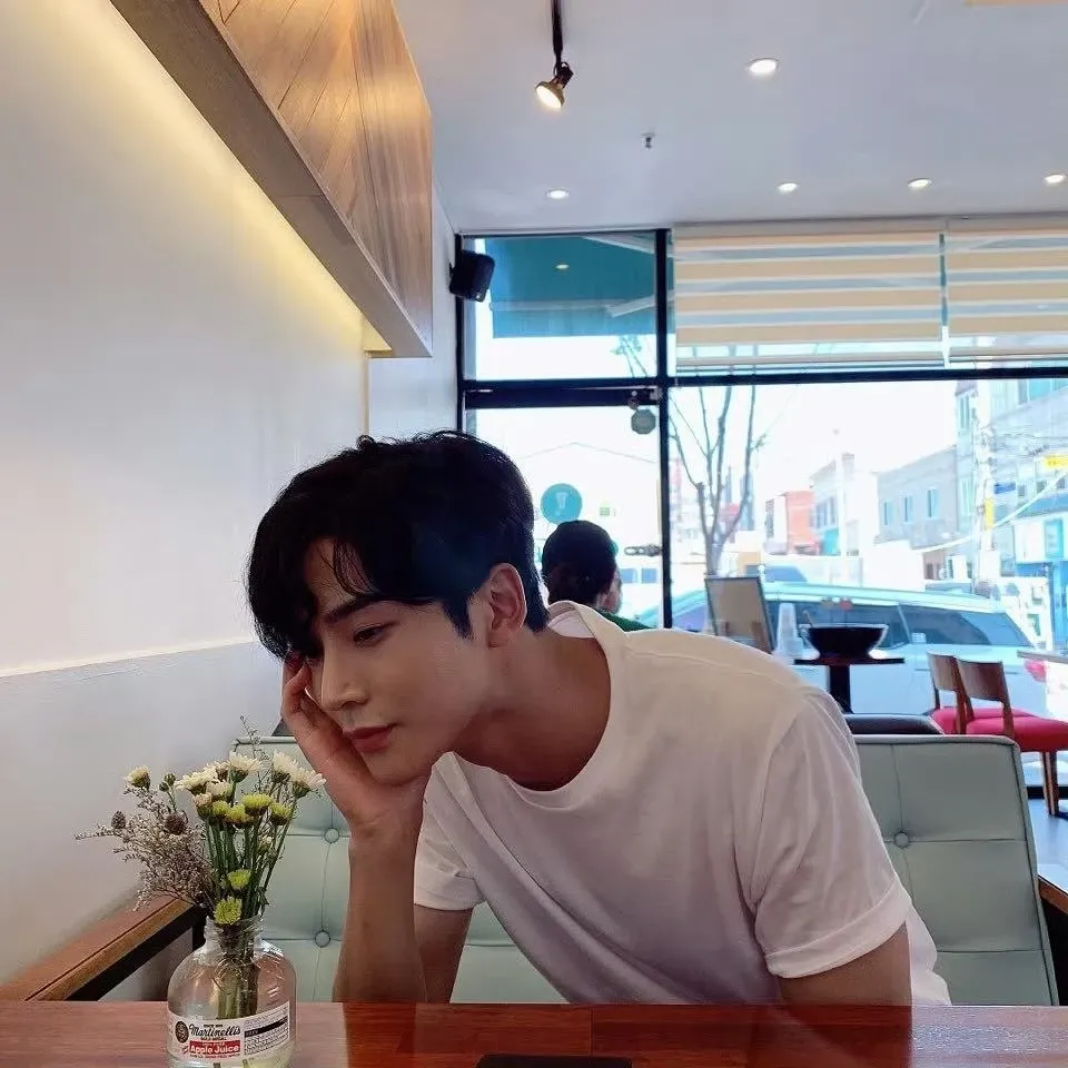 Momen yang diabadikan oleh penggemar Rowoon