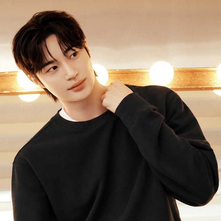 Recent activity shot of Byeon Wooseok