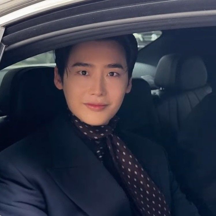 A moment captured by a fan of Lee Jongsuk