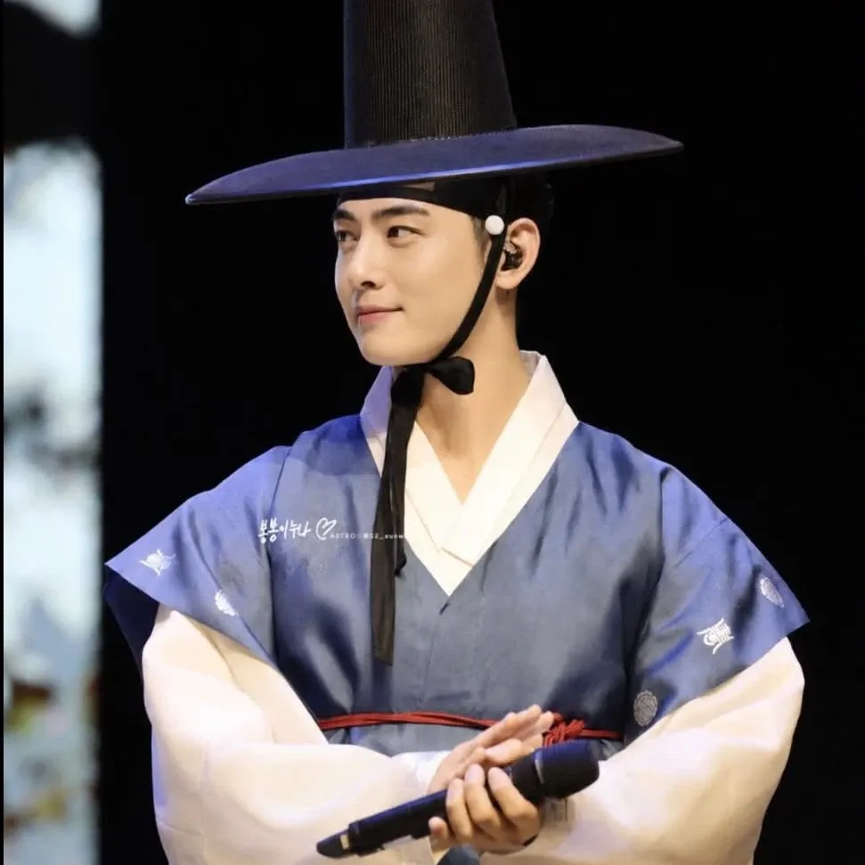 Latest photo of Cha Eunwoo