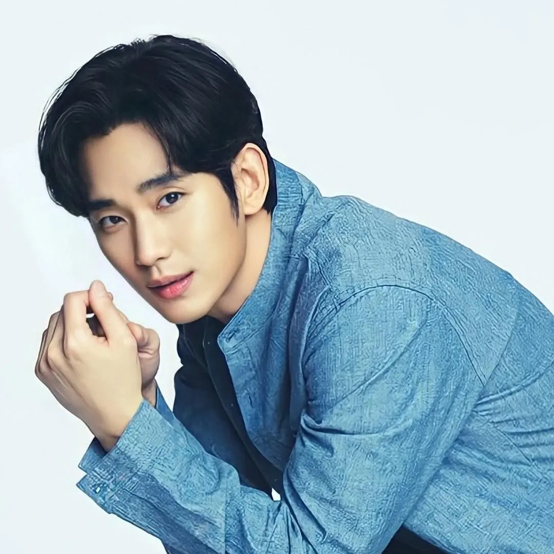 A moment captured by a fan of Kim Soohyun
