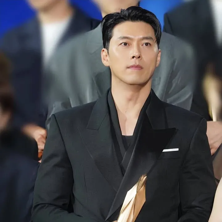Momen yang diabadikan oleh penggemar Hyun Bin