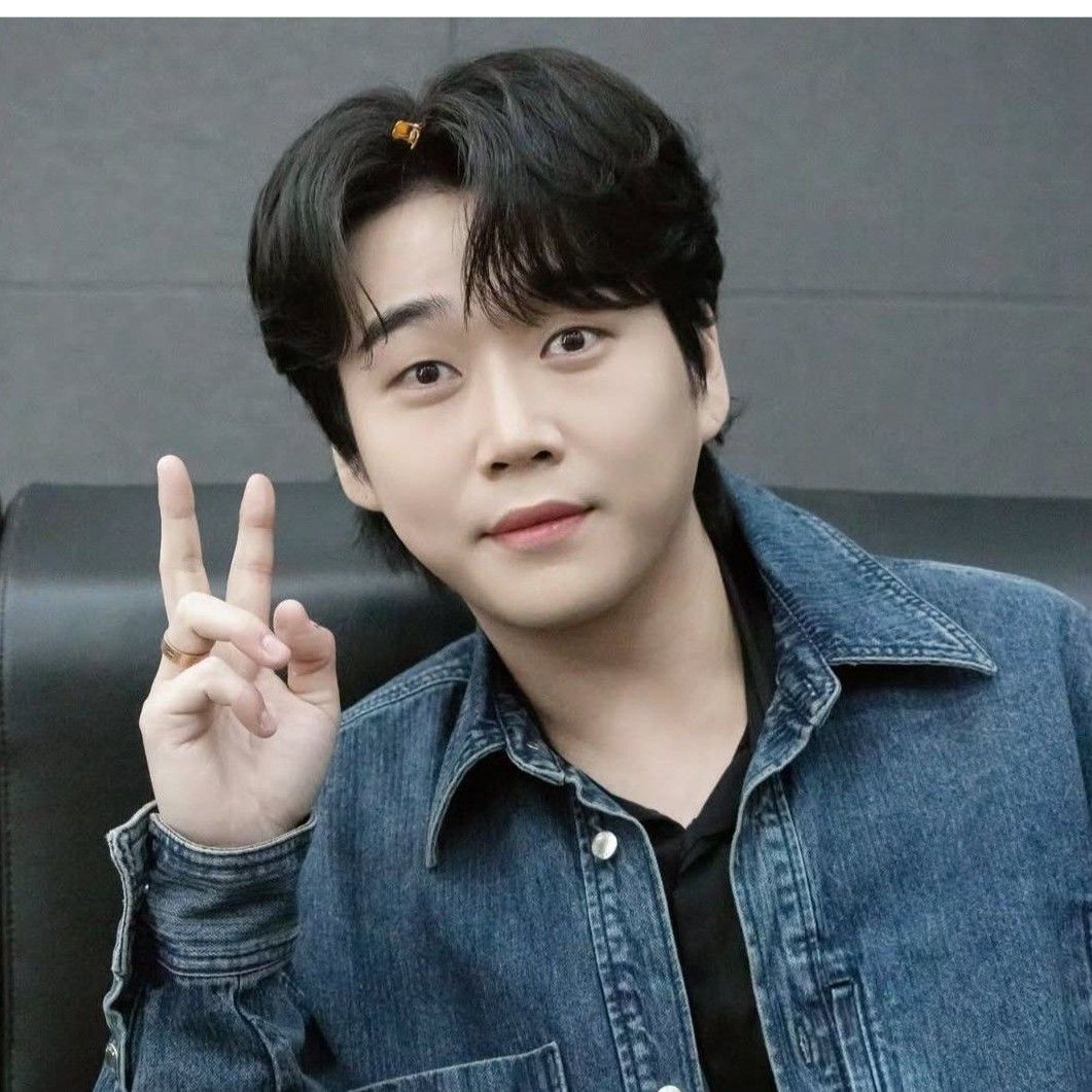 Behind-the-scenes cut of Hwang Youngwoong