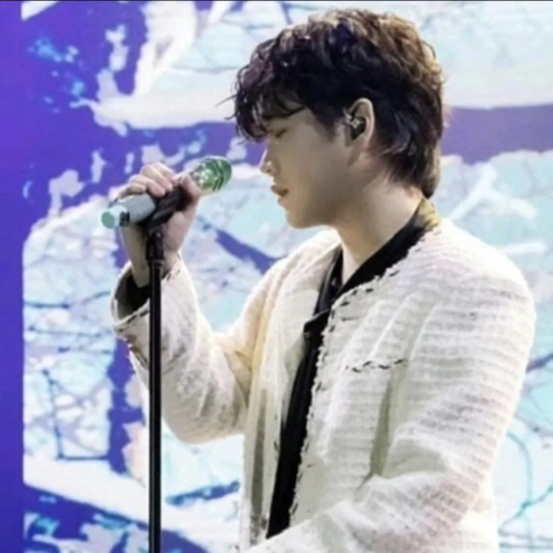 A moment captured by a fan of Hwang Youngwoong