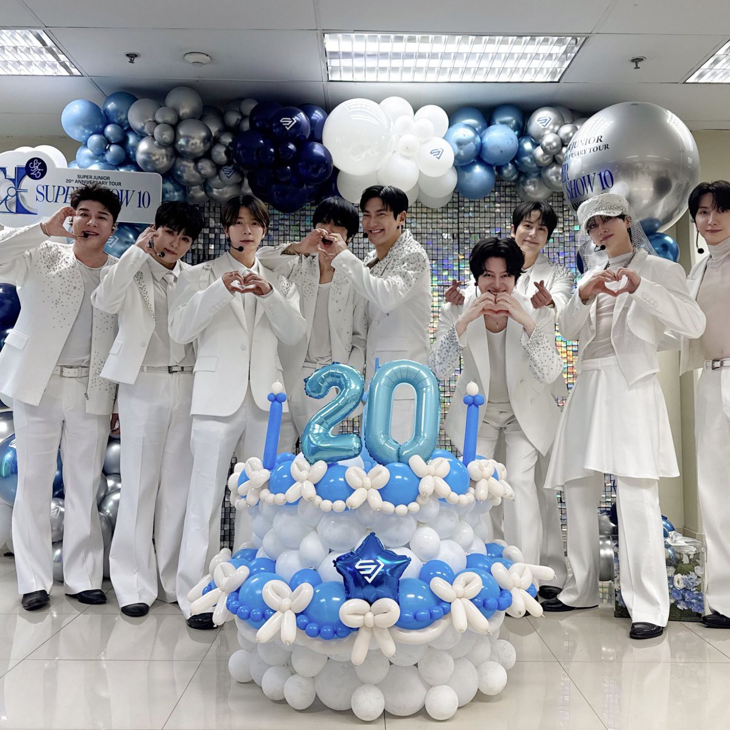 Recent activity shot of Choi Siwon