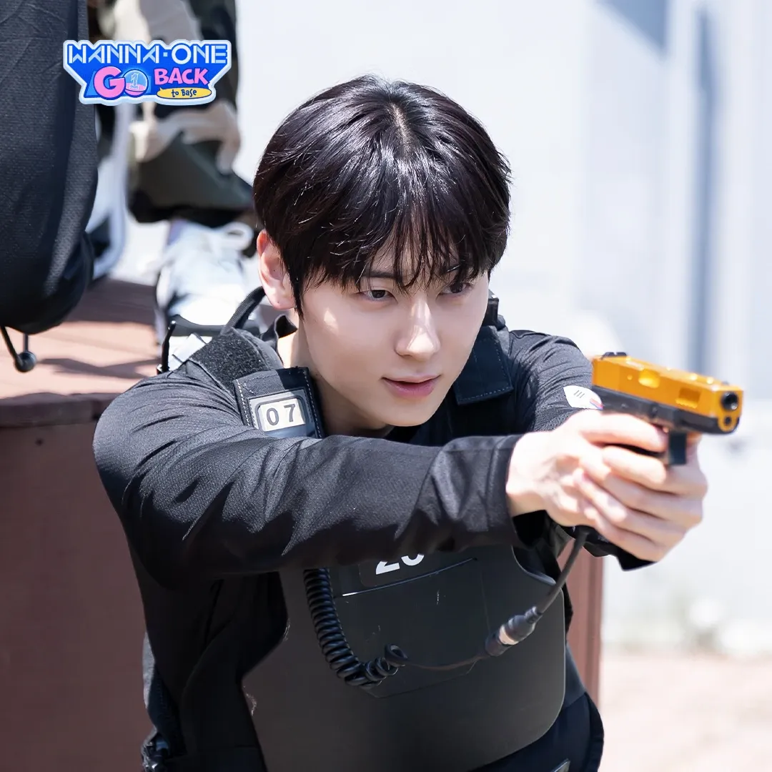 A moment captured by a fan of Hwang Minhyun