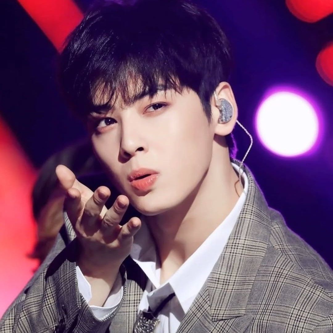 Latest photo of Cha Eunwoo