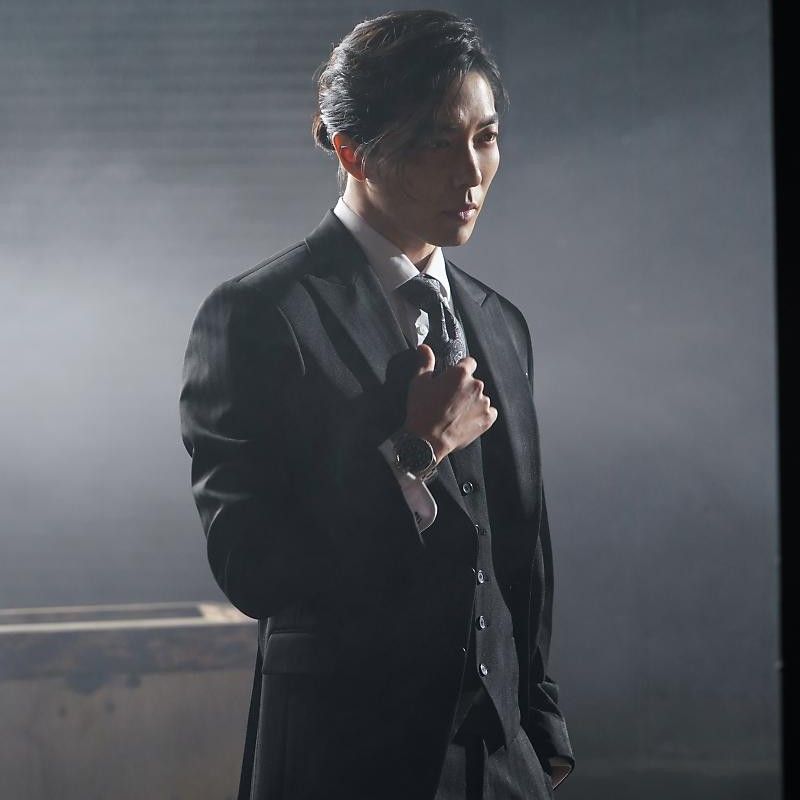 粉丝拍下的金材昱瞬间