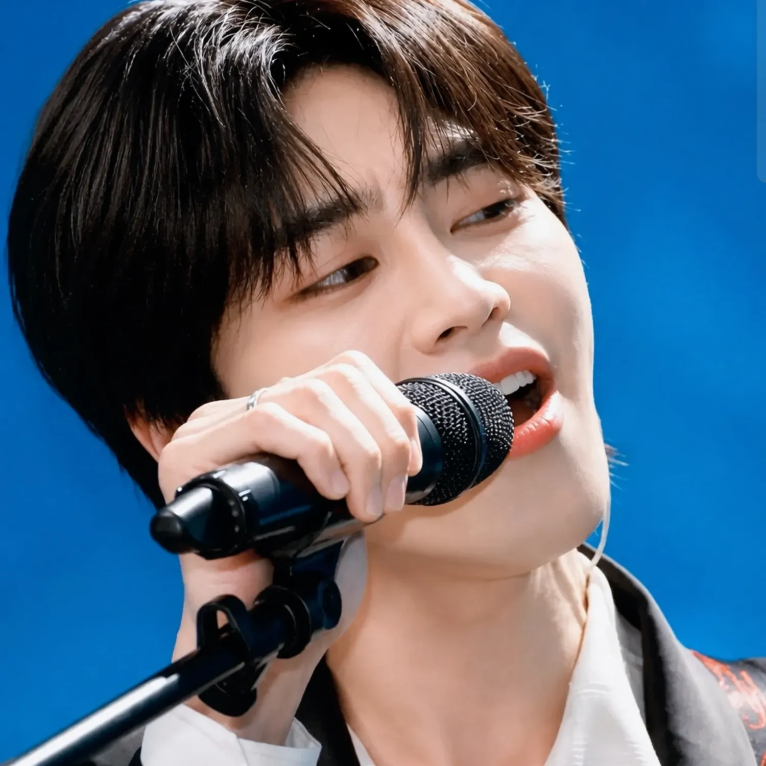 Behind-the-scenes cut of Kim Jaeyoung