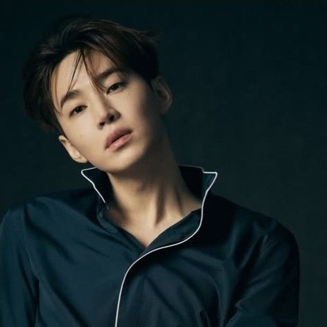 A moment captured by a fan of Henry