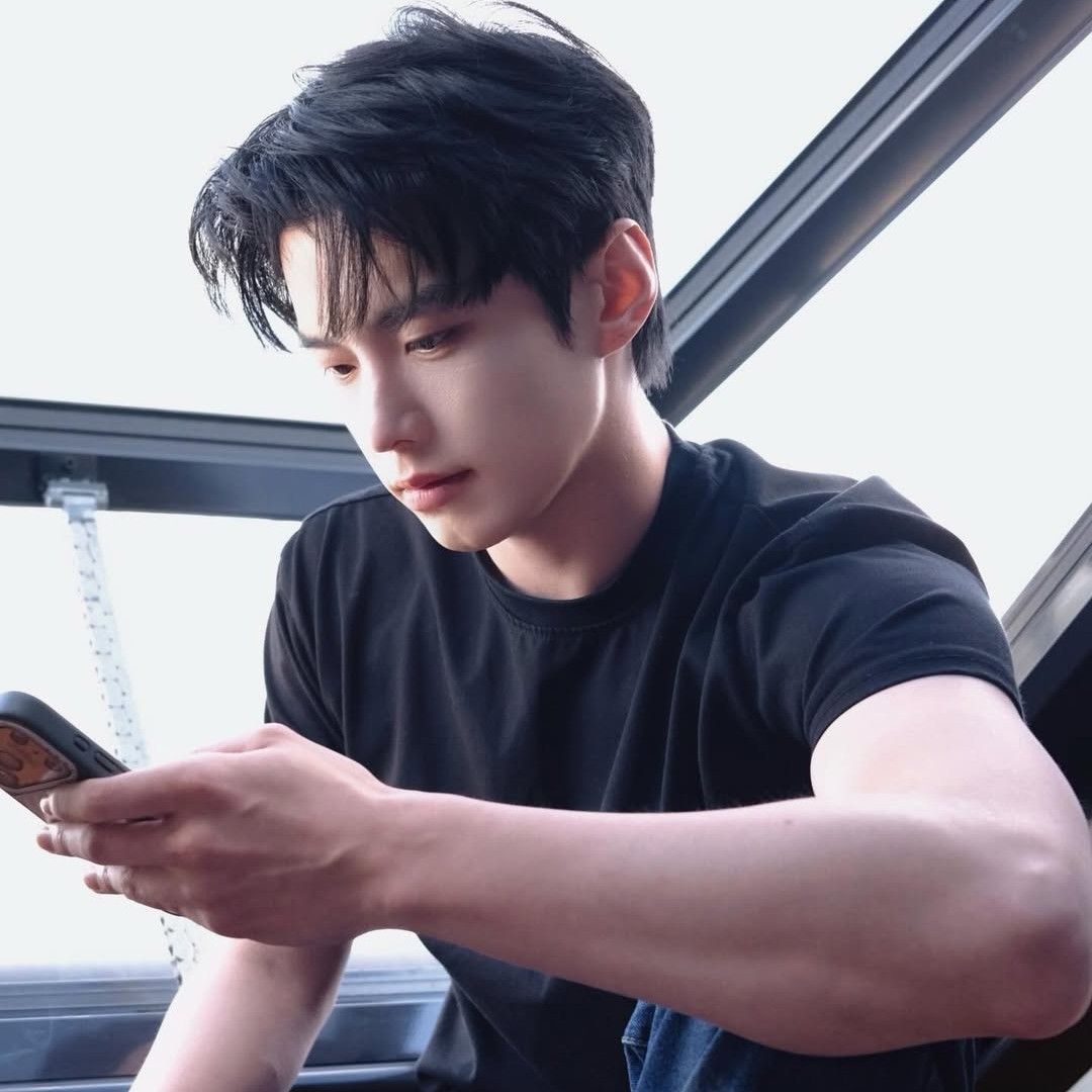 Recent activity shot of He Yu