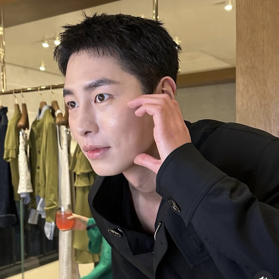 Recent activity shot of Lee Jaewook