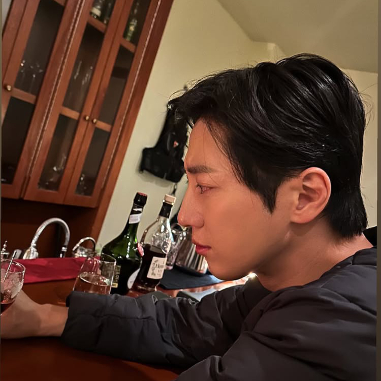 A moment captured by a fan of Lee Sangyeob