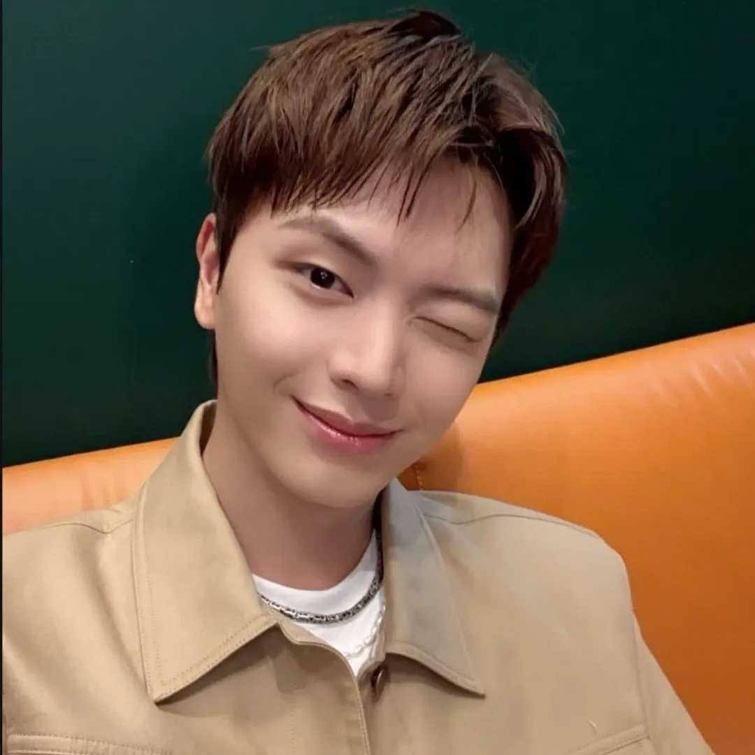 Latest photo of Yook Sungjae