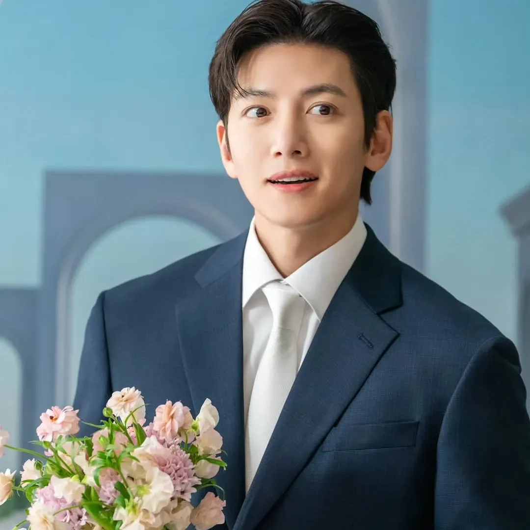 Behind-the-scenes cut of Ji Changwook