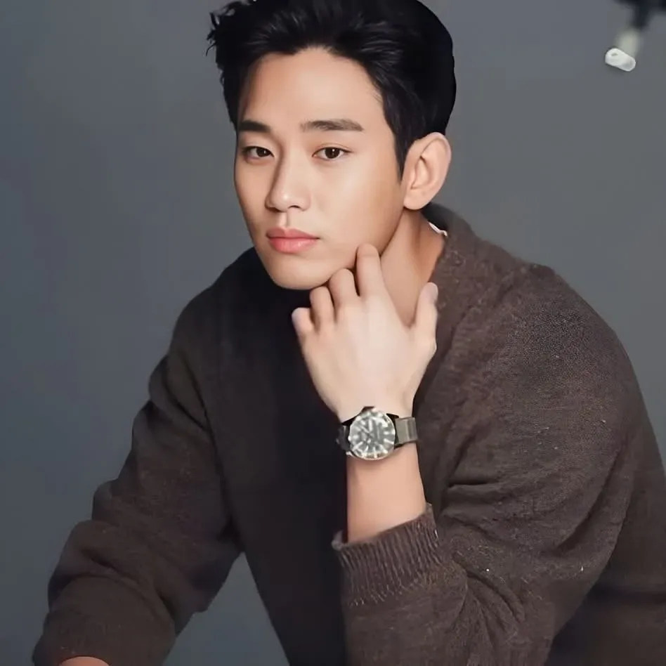 A moment captured by a fan of Kim Soohyun