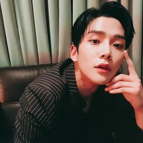 A moment captured by a fan of Rowoon