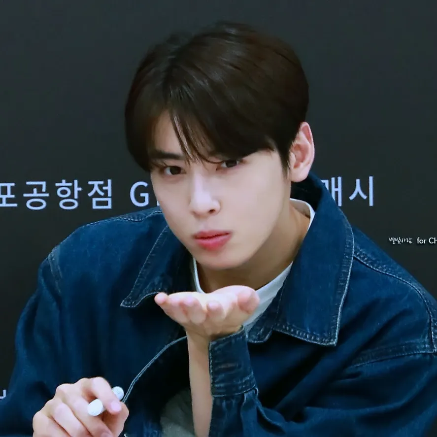 Latest photo of Cha Eunwoo