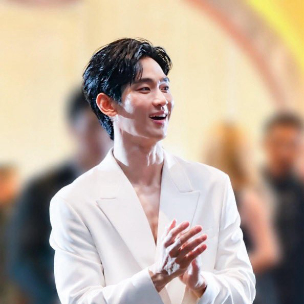 Behind-the-scenes cut of Kim Soohyun