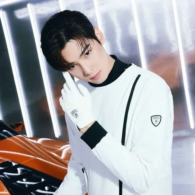 Recent activity shot of Cha Eunwoo