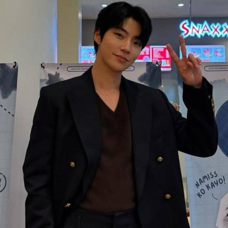 A moment captured by a fan of Hwang Inyoup