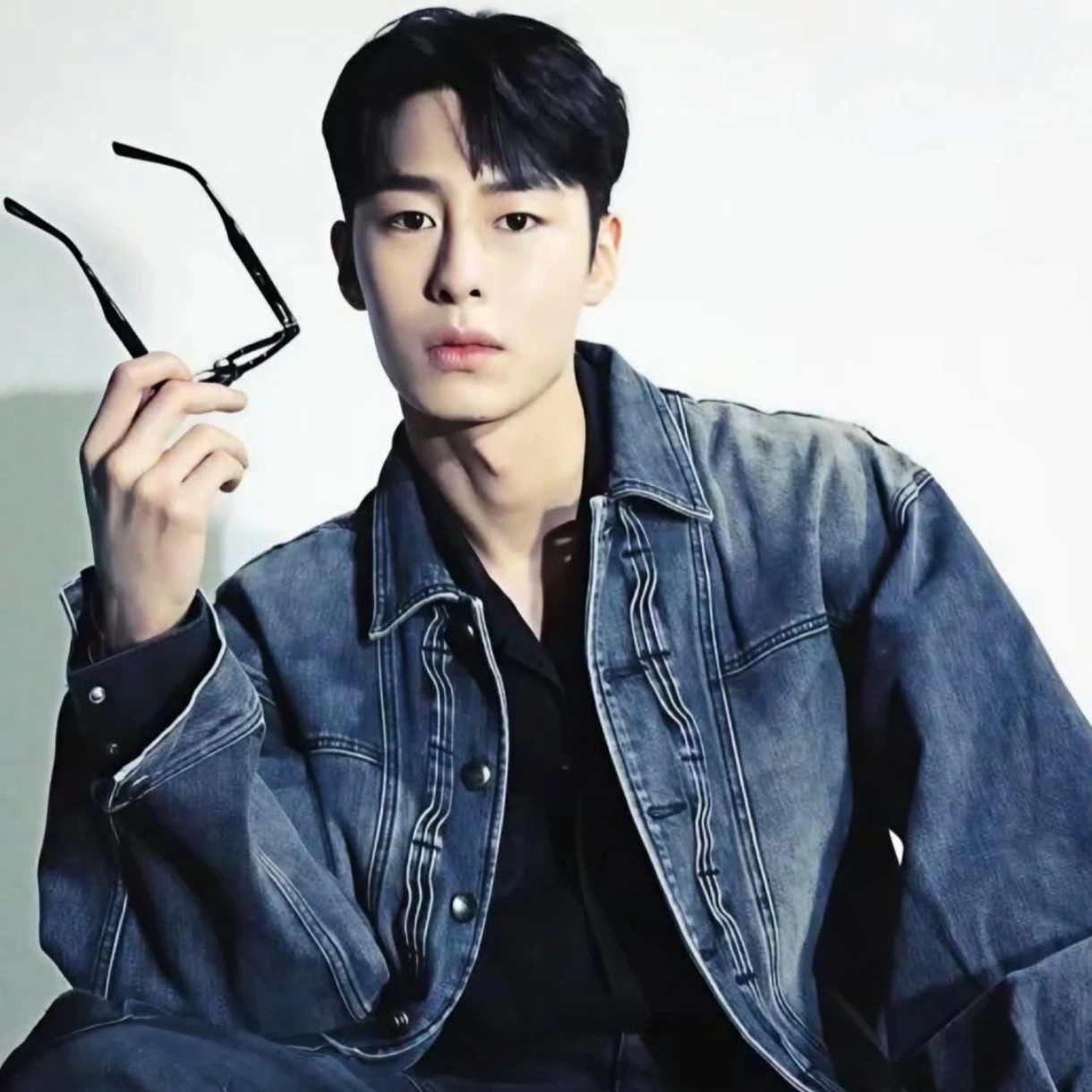 Recent activity shot of Lee Jaewook
