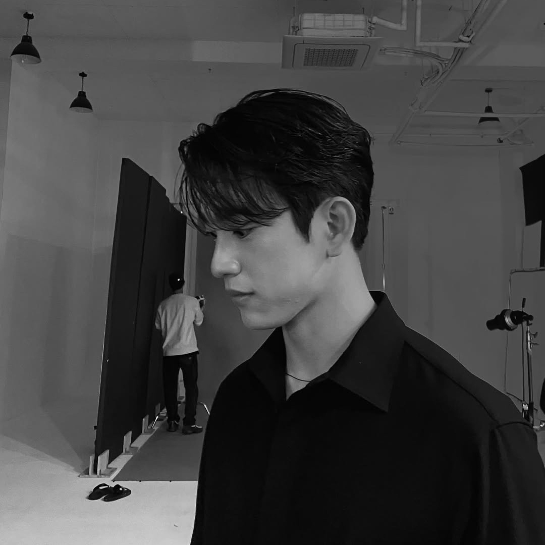 A moment captured by a fan of Park Jinyoung